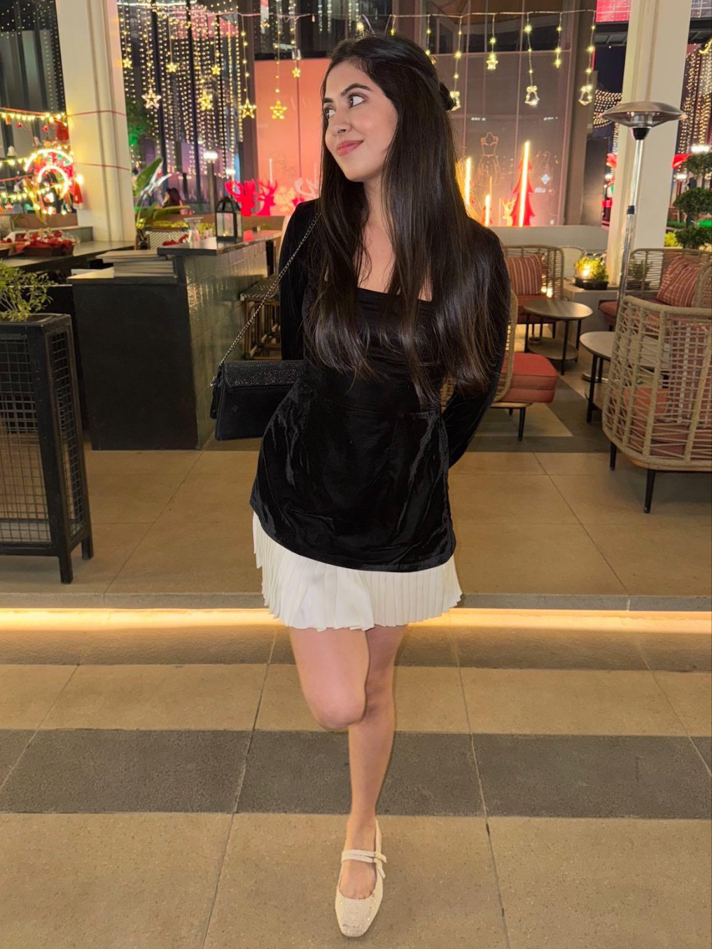 Aakriti in Velvet Empire