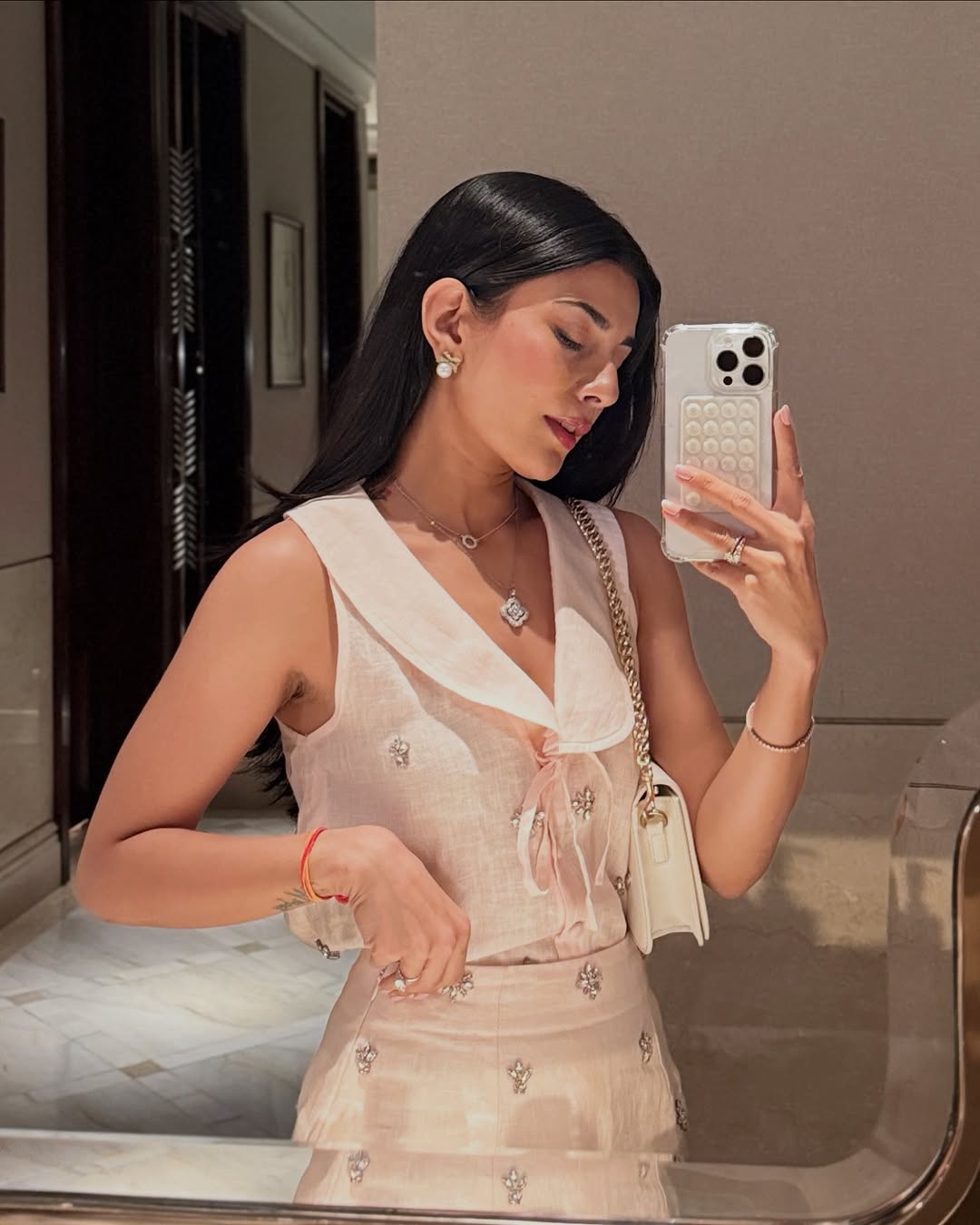 Radhica Diwan in Waldorf Set